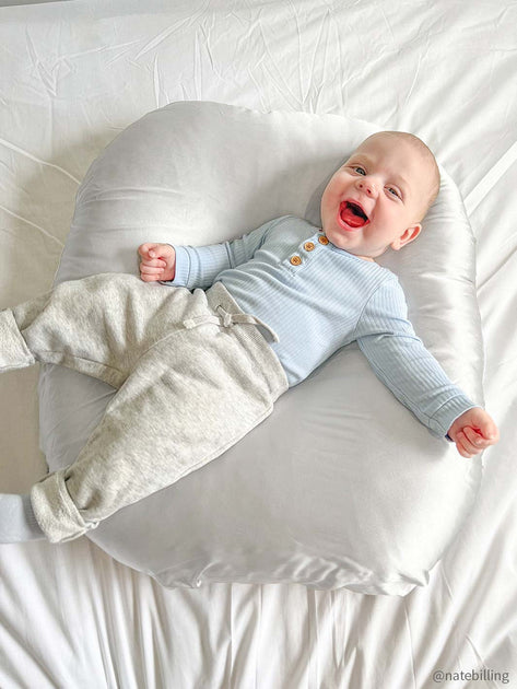 Newborn high quality sleeping in boppy